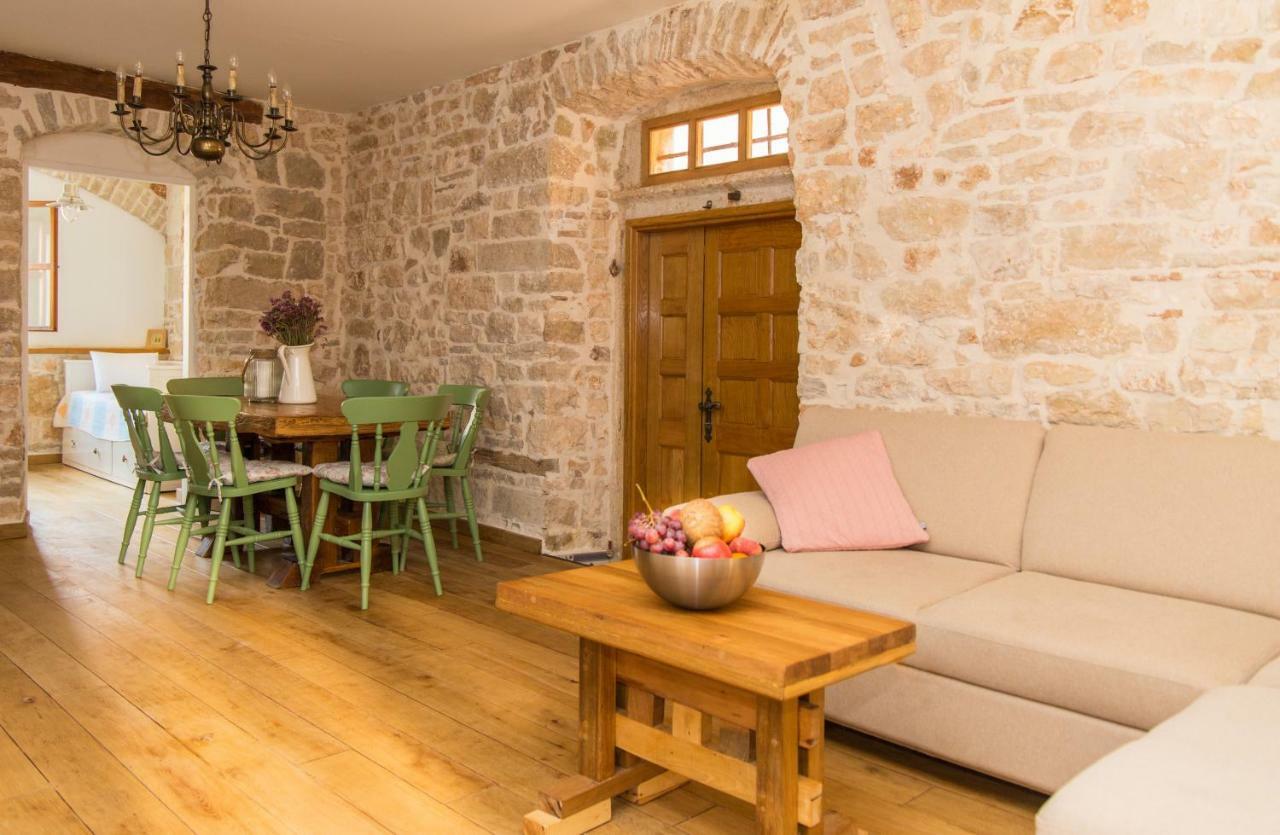 Villa Di Piazza Višnjan Exteriör bild